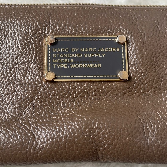 Marc by Marc Jacobs Brown Leather Wristlet - Picture 11 of 15